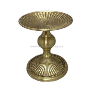 เชิงเทียนโลหะอลูมิเนียมแบบนูนแบบโบราณทำด้วยมือแบบเรียบง่าย - Product Image 1