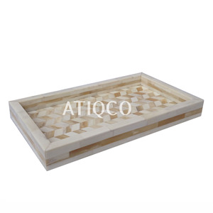 Plateau de service rectangulaire moderne Atiqco en bois naturel poli et acier pour la cuisine, le thé et la présentation des aliments (Origine Uttar Pradesh) - Product Image 5