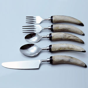 Ensemble de couverts de cuisine en acier inoxydable avec manche en corne naturelle, design de qualité supérieure, 5 pièces - Product Image 2