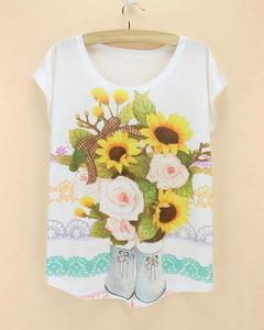 Camiseta de manga corta para mujer, ropa con estampado de flores y jarrón, a la venta - Product Image 1