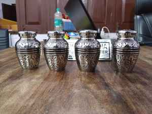 Urna Funeraria de Metal Estilo Americano de Brassworld India para Mascotas, Artículos Funerarios Premium - Product Image 5