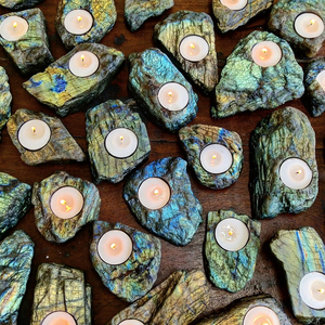 Banda de labradorita azul, encimera de labradorita, espécimen de cristal, collar de piedras preciosas de labradorita, portavelas de luz de té de selenita - Product Image 4