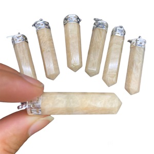 Vente en gros de magnifiques pendentifs en pierre de lune pêche faits à la main avec des motifs de balles et de crayons avec des pierres précieuses - Product Image 2