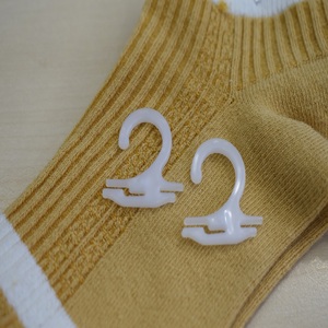 ถุงเท้าพลาสติกแบบแขวนขนาด27X26มม. 300ก. รับน้ำหนักได้10ชิ้น - Product Image 1