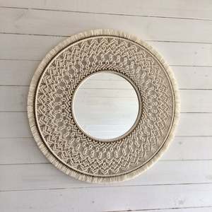 Espejo de Macramé de Elegancia Atemporal Hecho a Mano - Product Image 1