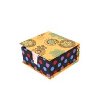Boîtes en papier d'emballage de cadeau de luxe imprimées à pois floraux Couvercle pliable Avantage UV pour le stockage de bijoux Fabricant indien