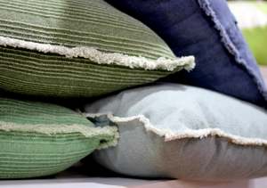 Cojín decorativo personalizado con tela de algodón 100% con relleno de algodón puro o Recron disponible en varios tamaños y diseños - Product Image 2