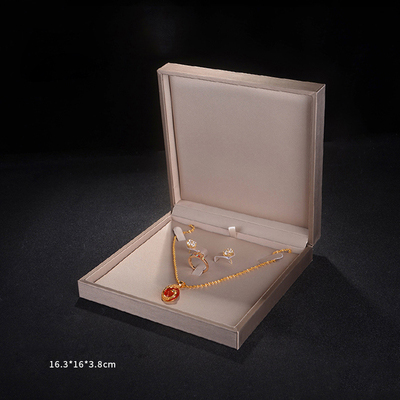 Gold Necklace M