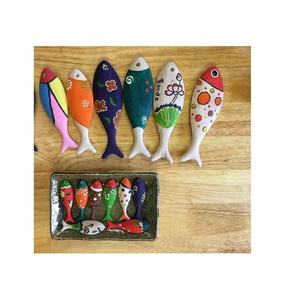 Pescado de madera natural 100% hecho a mano colgante único personalizado arte popular grabado para pintura decorativa pescado de madera de alta calidad - Product Image 2