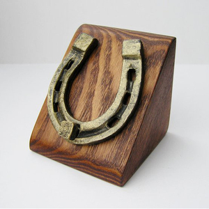 Décoration de table presse-papiers en fer à cheval en laiton - Product Image 2