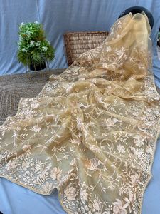 Sari de Diseño Elegante para Fiesta, en Organza de Seda Chinon con Bordado Pesado de Resham y Pedrería, Última Colección - Product Image 5