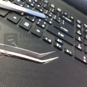 Pinzas de extensión de pestañas de agarre fuerte de acero inoxidable sostenible con polvo de diamante, pinzas de pestañas hechas en Pakistán con etiqueta privada - Product Image 2