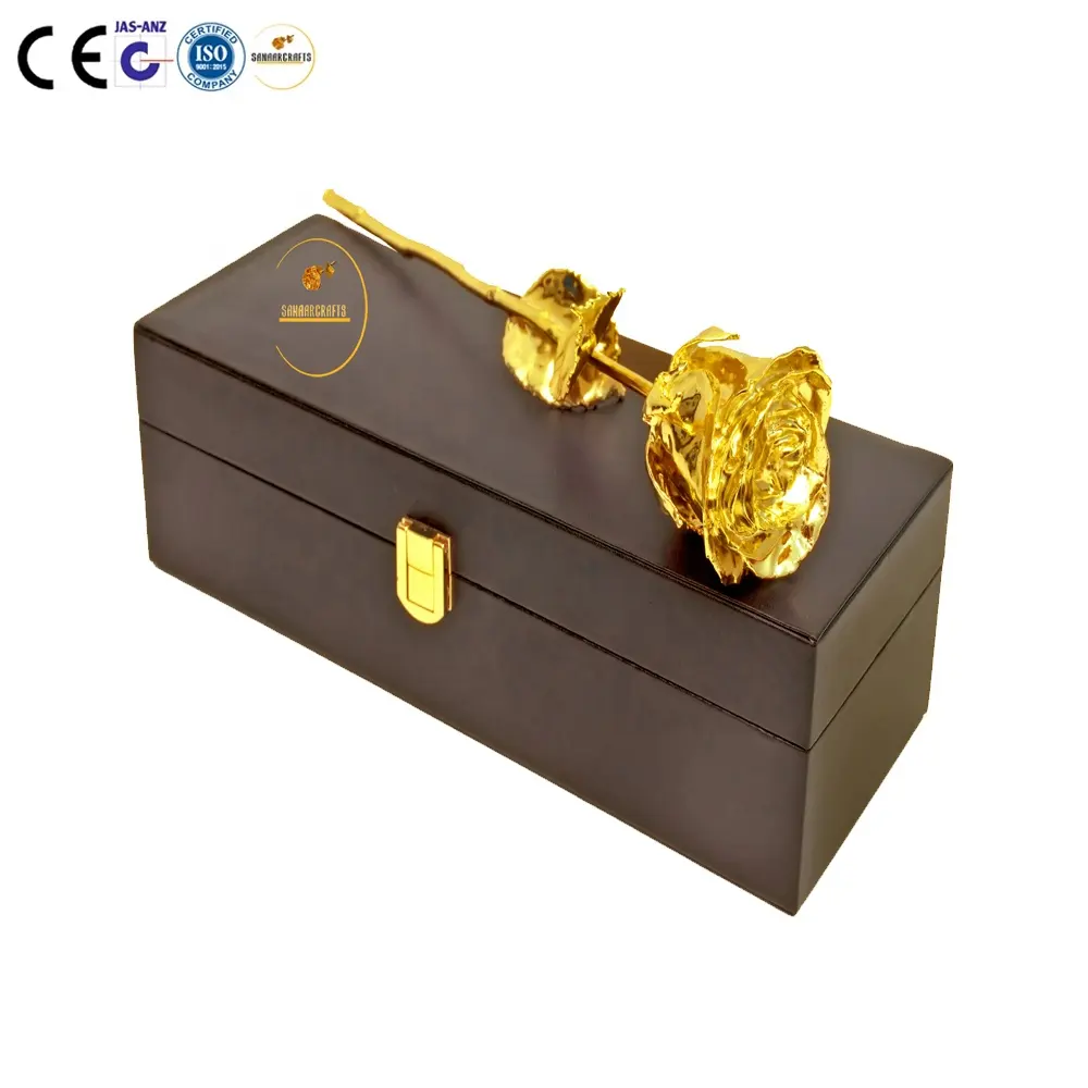 सुंदर प्राकृतिक सोने गुलाब के साथ सुंदर उपहार बॉक्स