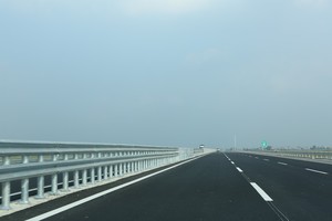 Pont en acier Garde-Corps D'autoroute galvanisé à chaud par V-COATING VIETNAM - Product Image 4