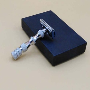 Etiqueta privada Mango de moda Maquinilla de afeitar de seguridad de doble filo Maquinilla de afeitar de peluquero clásica de la mejor calidad - Product Image 1