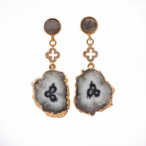 Boucles d'oreilles pendantes faites à la main pour femme, double pierre labradorite et quartz solaire, bijoux en pierres précieuses, plaqué or noir - Product Image 1