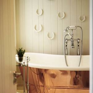 Baignoire de luxe autoportante avec double pantoufle Finition en cuivre antique Robinet inclus-pour salle de bain Disponible Prix de gros - Product Image 5