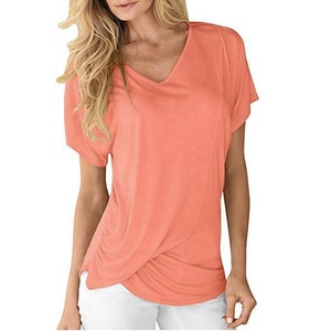 Camisetas personalizadas para mujer con diseños modernos y elegantes en algodón de alta calidad, manga corta y cuello redondo. - Product Image 1