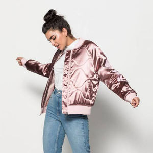 Chaqueta Bomber de mujer verde oliva con cremallera Transpirable Estilo de mujer Cómodo y elegante - Product Image 6