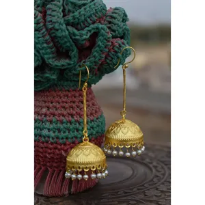 Aretes Jhumka Largos con Aro de Latón Dorado, Estilo Indio Tradicional de Diseñador, Última Moda 2025, para Mujeres y Niñas - Product Image 1