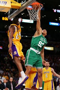 Maillots et shorts de basketball sublimés sur mesure - Anti-UV, séchage rapide, options grandes tailles pour adultes - Product Image 6