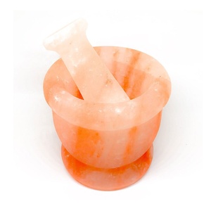 ครกเกลือและสากทำมือสีชมพูเข้มทำด้วยชุดเกลือคริสตัลที่มีอยู่ที่นี่ - Product Image 3