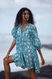 Robes courtes de plage amples à taille haute, à manches bouffantes, à col en V, à nouer, imprimées en blocs, style bohème, 100% coton - Product Image 2