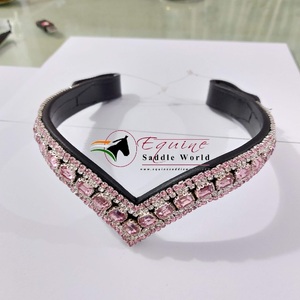 Banda de Frente para Caballo de Cristal Rosa en Forma de V de Lujo, con Botón de Presión para Cambio Rápido, Banda de Brida de Cuero Premium, Accesorio Ecuestre - Product Image 4