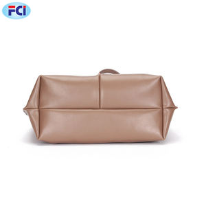 Bolso de hombro de piel auténtica de oveja para mujer de marca personalizada Bolso de piel auténtica hecho a mano - Product Image 4
