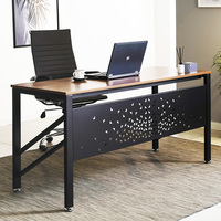 Bureau de direction moderne industriel avec plateau en bois, pieds en métal, hauteur réglable, finition thermolaquée