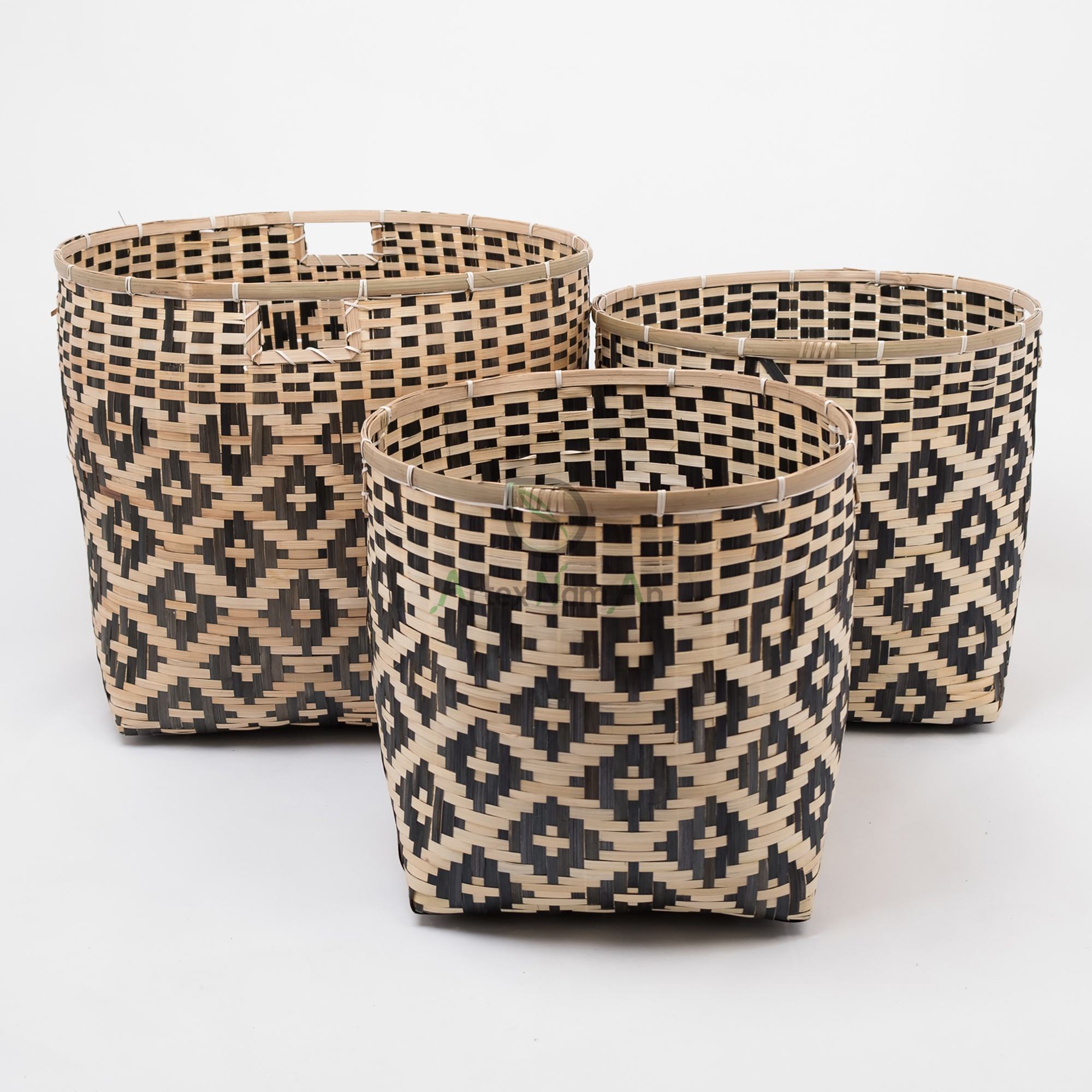 สีดำและเป็นธรรมชาติ