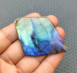 1 pièce de pierres précieuses en Labradorite naturelle de forme irrégulière, polies, rugueuses, de qualité supérieure, spécimen de pierre de jardin - Product Image 3