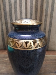 Brassworld Inde Style américain urne en laiton blanc urne de crémation humaine pour cendres fournitures funéraires - Product Image 5