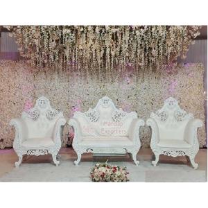 Canapé causeuse et fauteuil, ensemble élégant blanc sculpté à la main, pour scène de mariage, mariage, moderne, blanc, 1 pièce - Product Image 1
