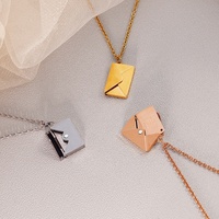 Vente en gros d'usine directe en acier inoxydable lettre d'amour collier enveloppe médaillon pendentif enveloppe collier