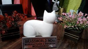 Urna para Gatos de Latón Blanco Estilo Americano Brassworld India, Urna Conmemorativa para Mascotas de Metal Duradero, Modelo BWI-786-300 - Product Image 3
