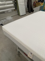 Matelas Orthopédique Durable en Mousse à Mémoire de Forme Refroidissante et à Ressorts Ensachés Sleep Well - Tailles Personnalisables, Emballé en Rouleau, 100% Coton