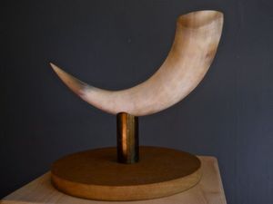 Soporte decorativo de cuerno de búhos y acero, el mejor cuerno de búhos de agua, producto natural, decoración para el hogar y en venta - Product Image 3