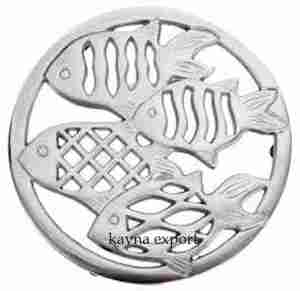 Unique <b>Bee</b> Shape Aluminum Polished Trivet Asian Zen Design Eco-Friendly for Home Kitchen Use Discounted Prices Metal Trivet Pads - Product Image 5