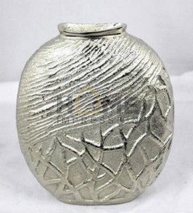 Florero Chapado en Plata Fundida de Aluminio, Jarrón de Metal de Diseño Elegante, Colección Artesanal Hecha a Mano India para Decoración del Hogar - Product Image 3