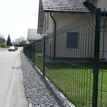 недвижимость в г западная двина. заборы в западной двине. забор белый. сварной забор из профиля. улица полевая западная двина.