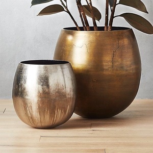 Florero de Metal étnico hecho a mano - Product Image 1