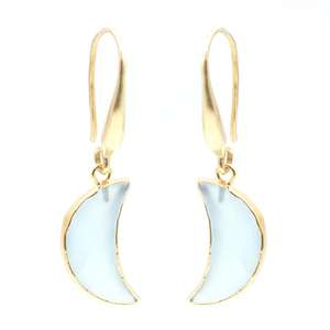 Pendientes de Calcedonia Aqua de 32-33 mm con Alambre de Latón y Plata de Ley, Forma de Luna, Baño de Oro - Product Image 1