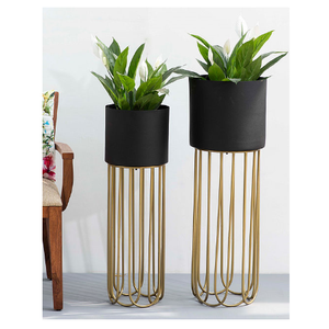 Juego de muebles modernos para exteriores con material metálico duradero, 2 jardineras de jardín y Marco de hierro de aluminio, color negro para jardines - Product Image 1