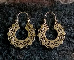 Pendientes de aro hechos en la India para mujeres y niñas, aretes de latón, precio al por mayor - Product Image 1