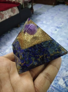 Nouvelle boule d'améthyste avec puces de lapis Pyramide d'orgonite Cristal d'agate Produits Grossiste de mascotte de pierres précieuses de style Feng Shui - Product Image 3