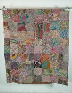 De pequeño parche diferentes diseños kantha edredones de telas 100% algodón para textiles para el hogar y los diseñadores de interiores - Product Image 3