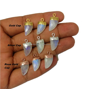 Colgante de cuerno de piedra lunar de arco iris con tapa electrochapada, dijes de joyería - Product Image 3