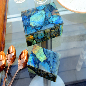 Caja de Joyería Acrílica con Piedras de Cristal de Chakra |   Organizador de Almacenamiento para Piedras Preciosas Naturales |   Estuche de exhibición para piedra curativa de labradorita - Product Image 6