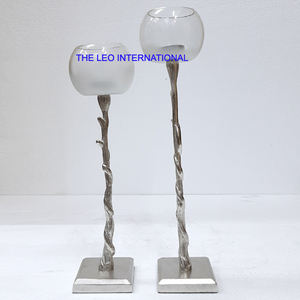 Candelabro de pared de metal de aluminio Chapado en plata, candelabro de pared Sadie montado en la pared, patrón de joyería de pilar de vela de 5X5X20 pulgadas - Product Image 2